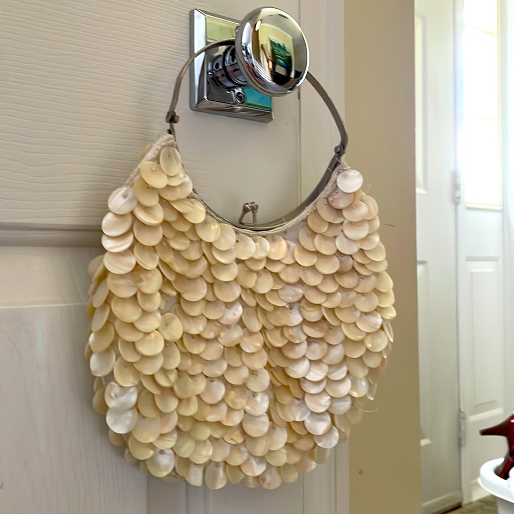 Vintage shell purse!